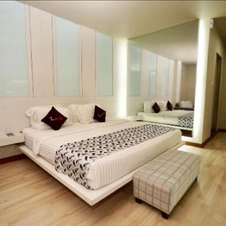 The L Hotel Entertainment Batam Exterior foto