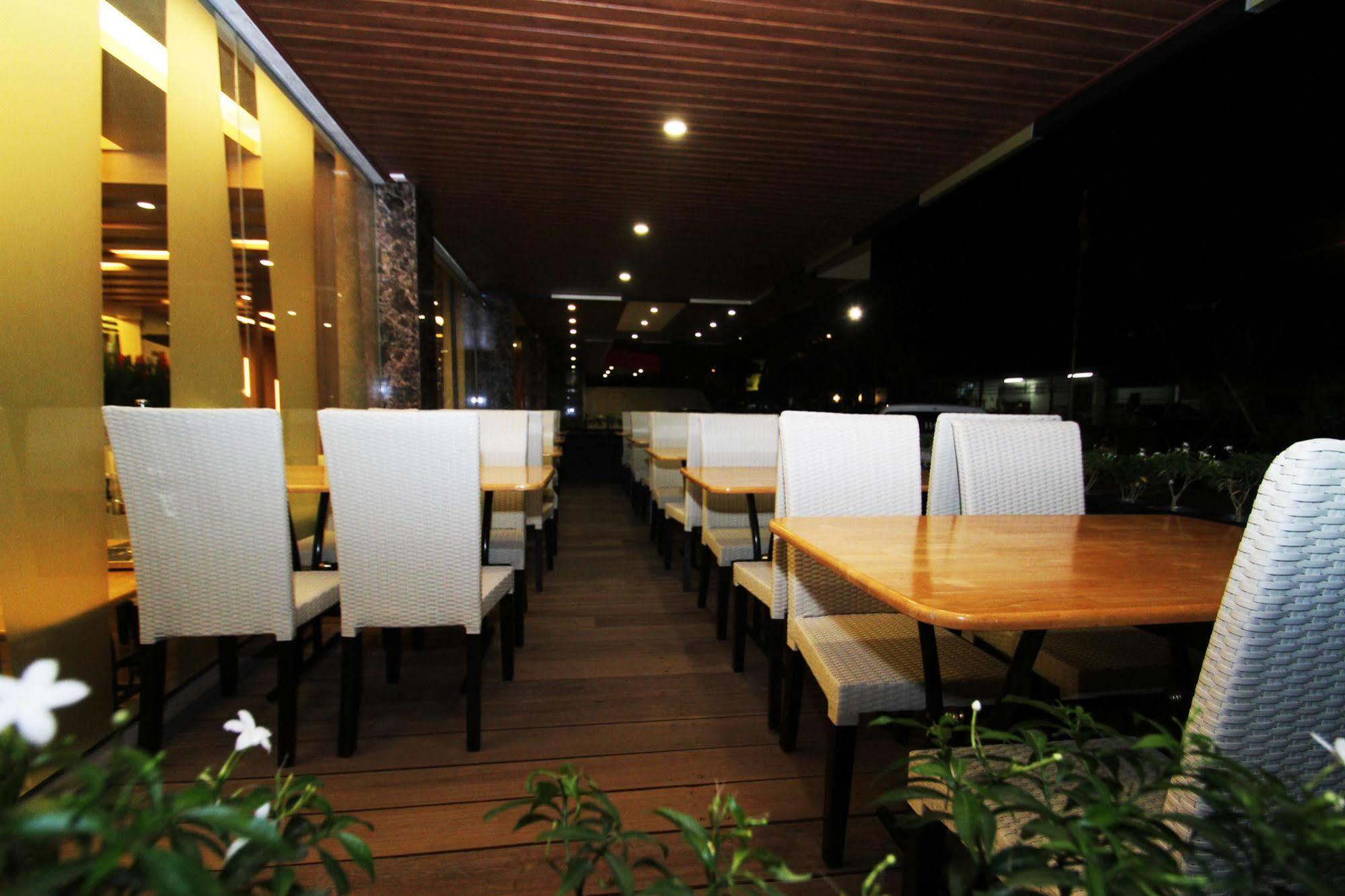 The L Hotel Entertainment Batam Exterior foto