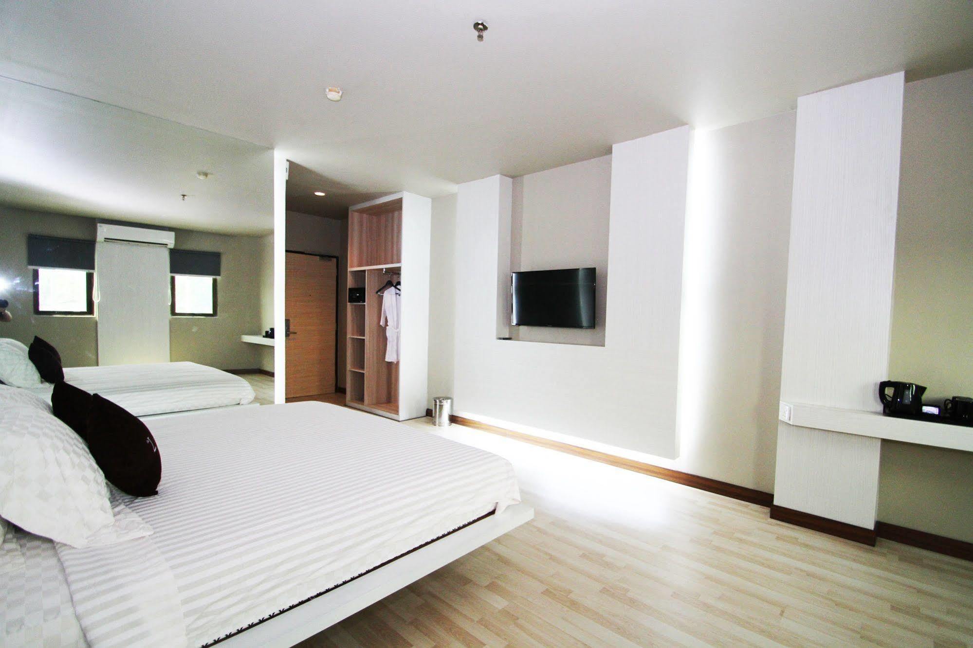 The L Hotel Entertainment Batam Exterior foto