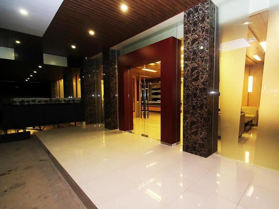 The L Hotel Entertainment Batam Exterior foto