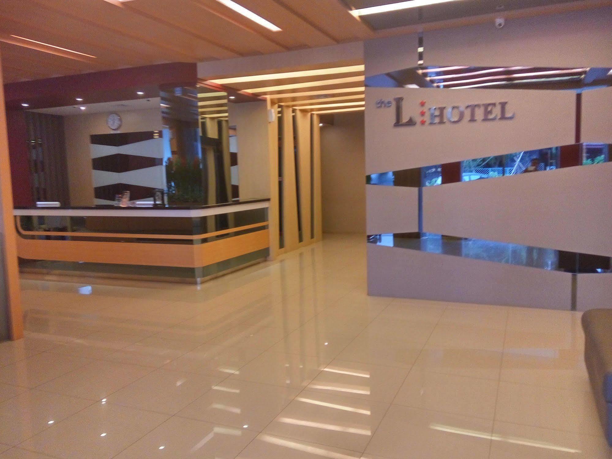 The L Hotel Entertainment Batam Exterior foto