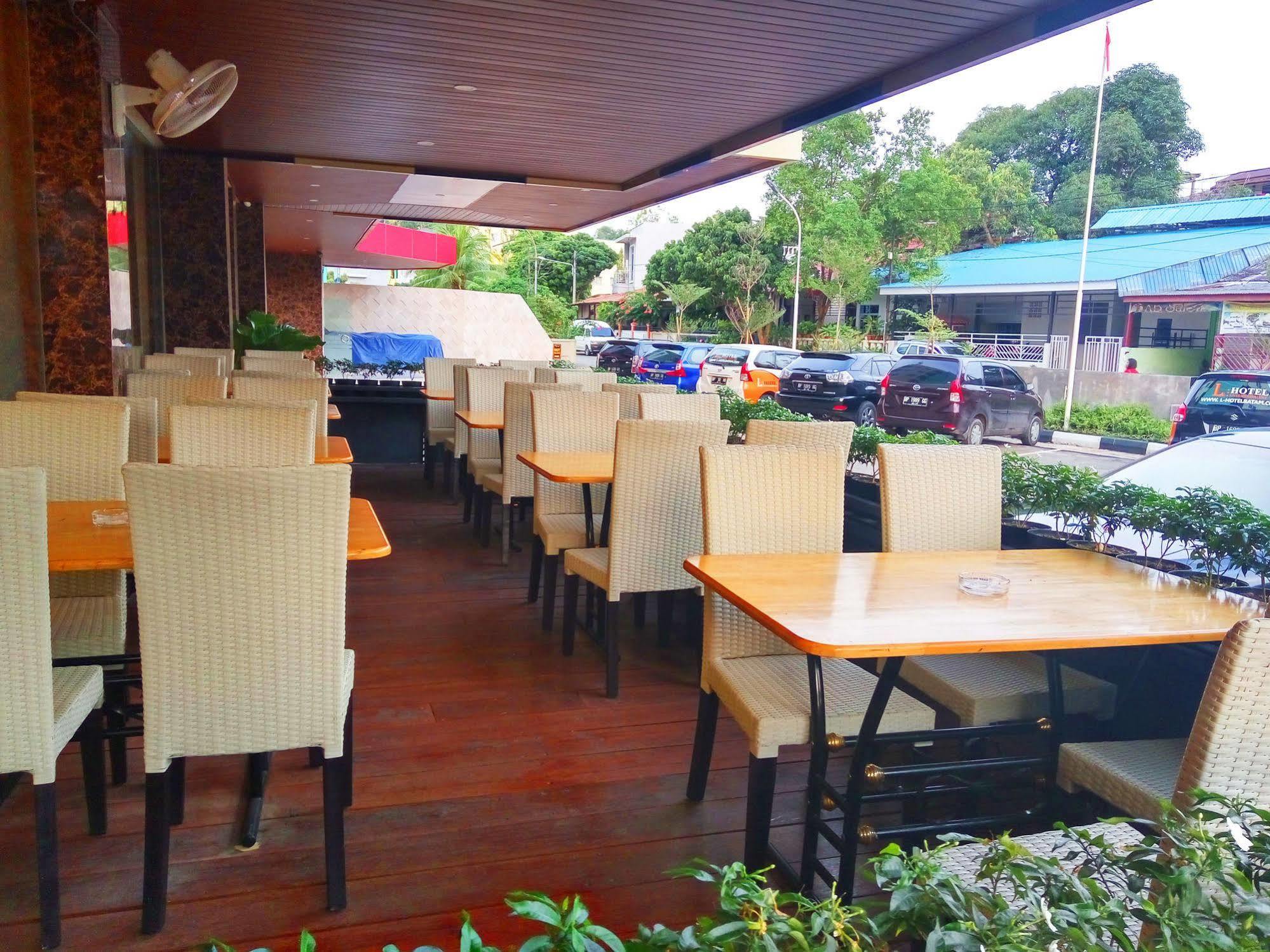 The L Hotel Entertainment Batam Exterior foto