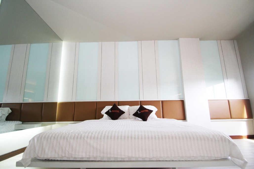 The L Hotel Entertainment Batam Exterior foto