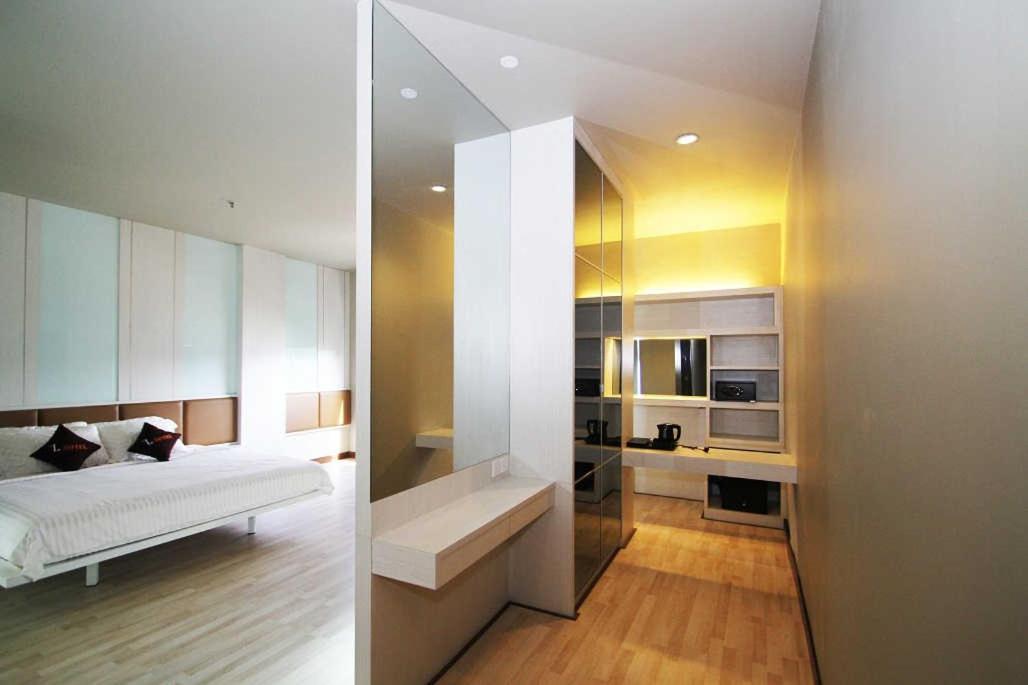 The L Hotel Entertainment Batam Exterior foto