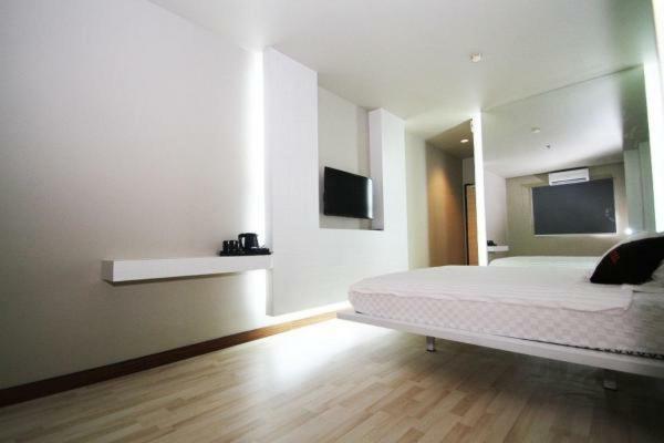 The L Hotel Entertainment Batam Exterior foto